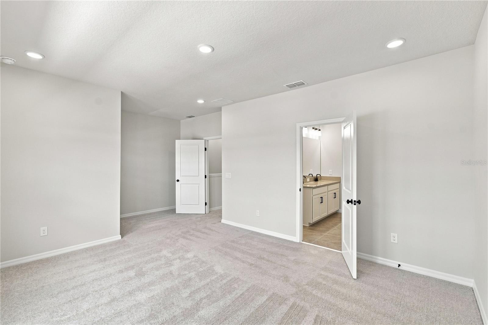 5596 Coopers Hawk Ct Property Photo 15