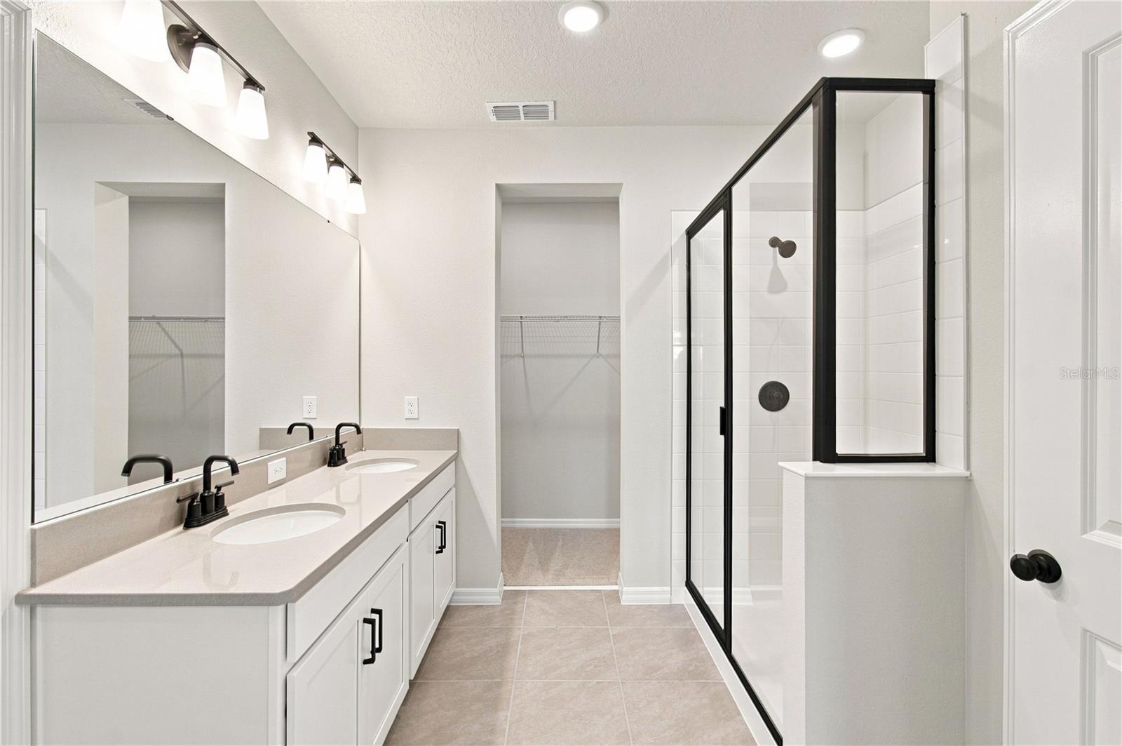 5596 Coopers Hawk Ct Property Photo 16
