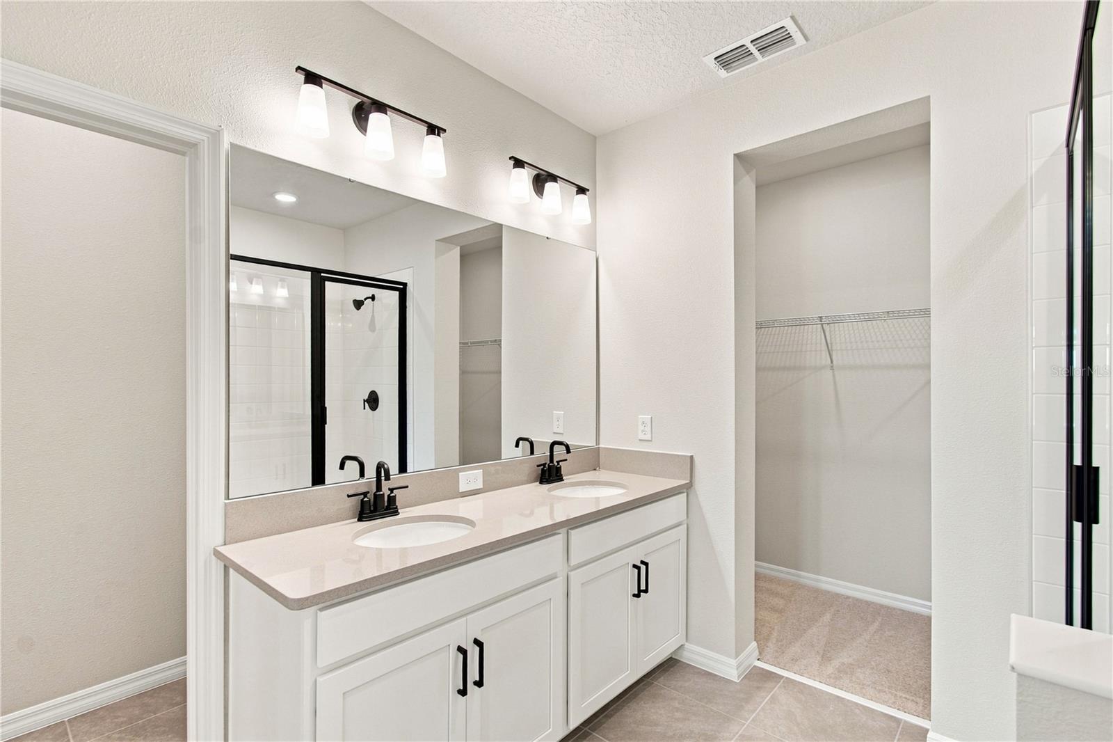 5596 Coopers Hawk Ct Property Photo 17
