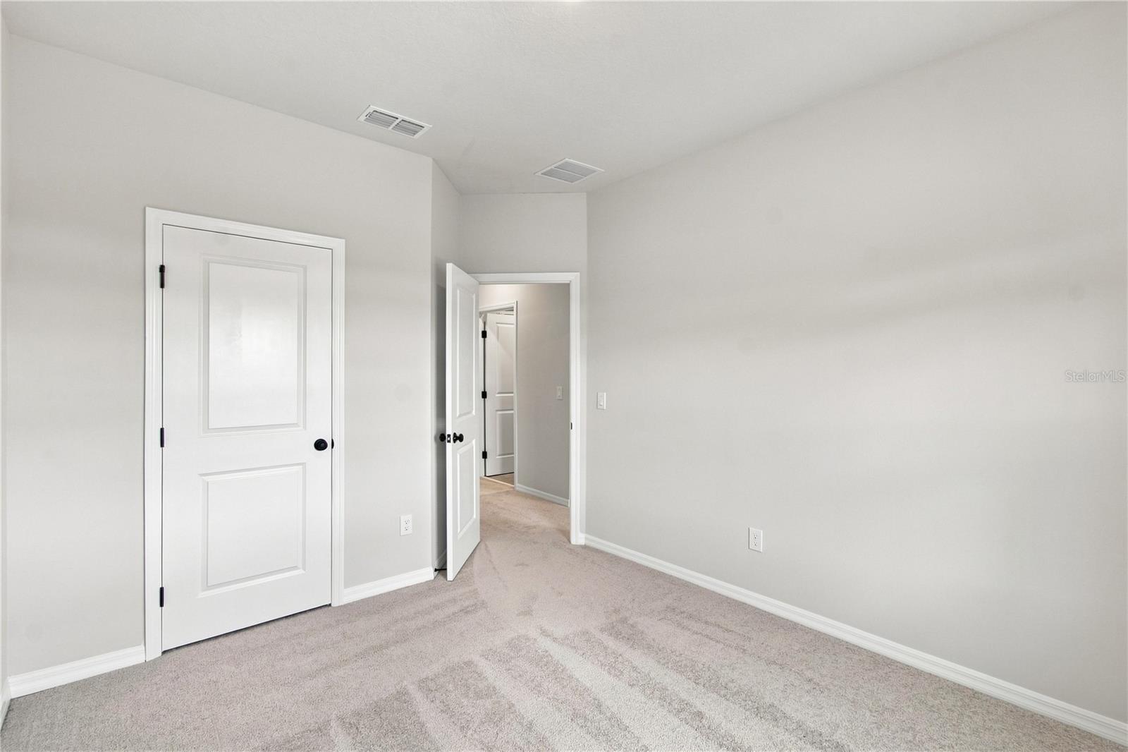 5596 Coopers Hawk Ct Property Photo 23