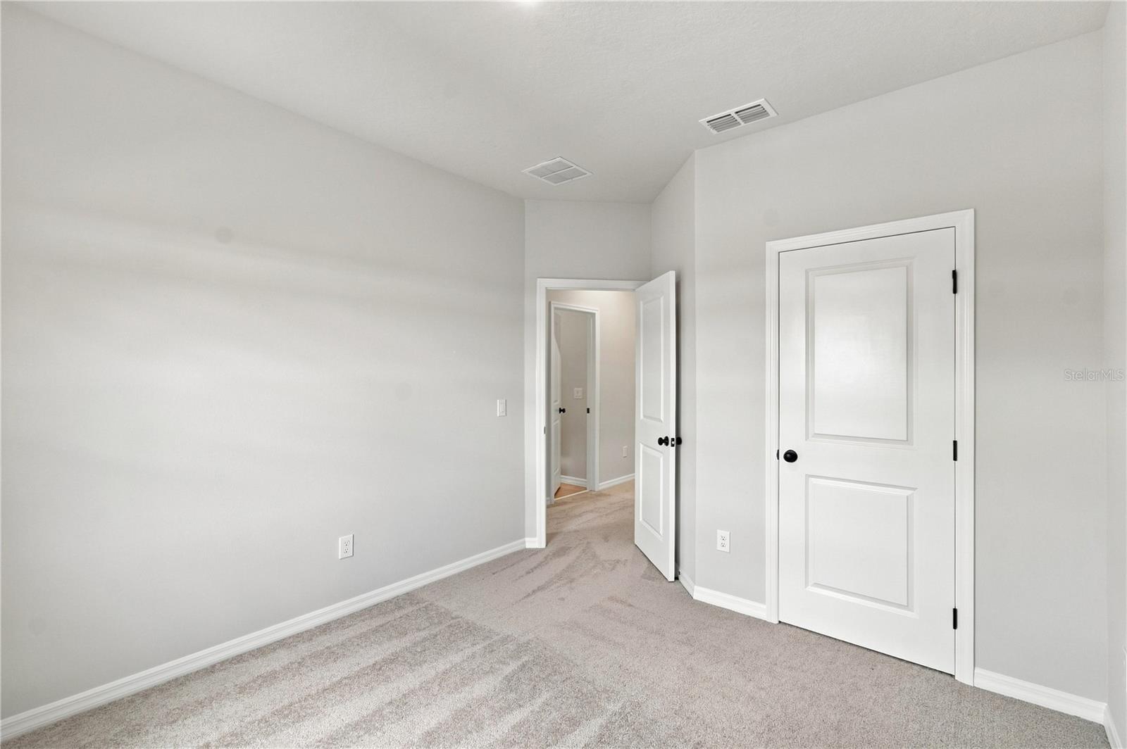 5596 Coopers Hawk Ct Property Photo 25