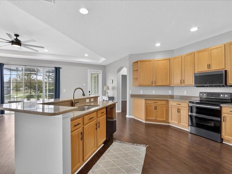5513 Golden Isles Dr Property Photo 5