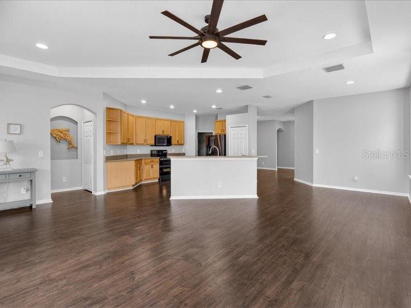 5513 Golden Isles Dr Property Photo 6