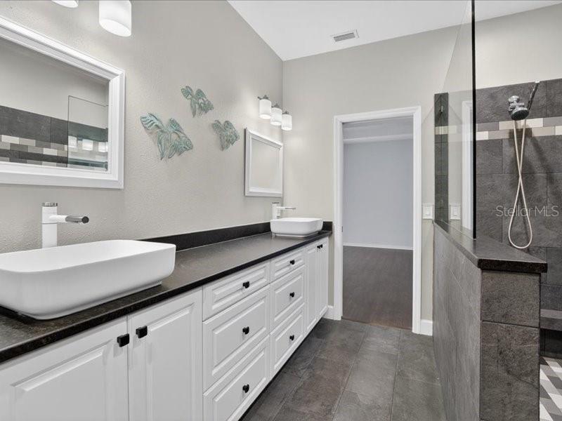 5513 Golden Isles Dr Property Photo 16