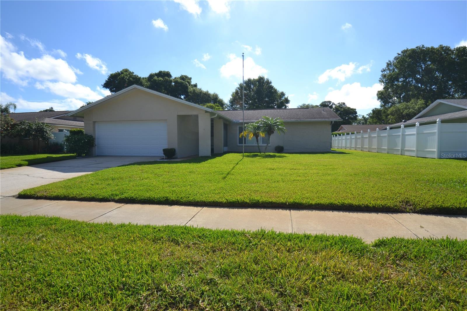 2357 WHITE OAK CIR Property Photo 1