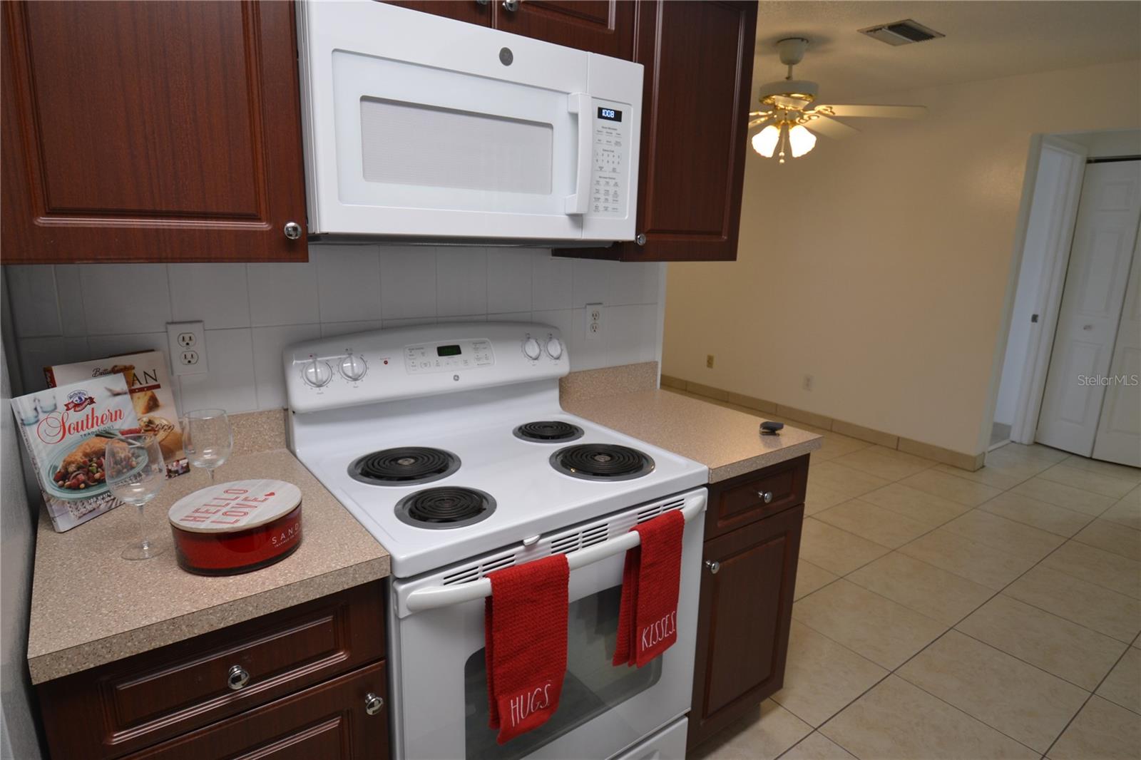 2357 White Oak Cir Property Photo 4
