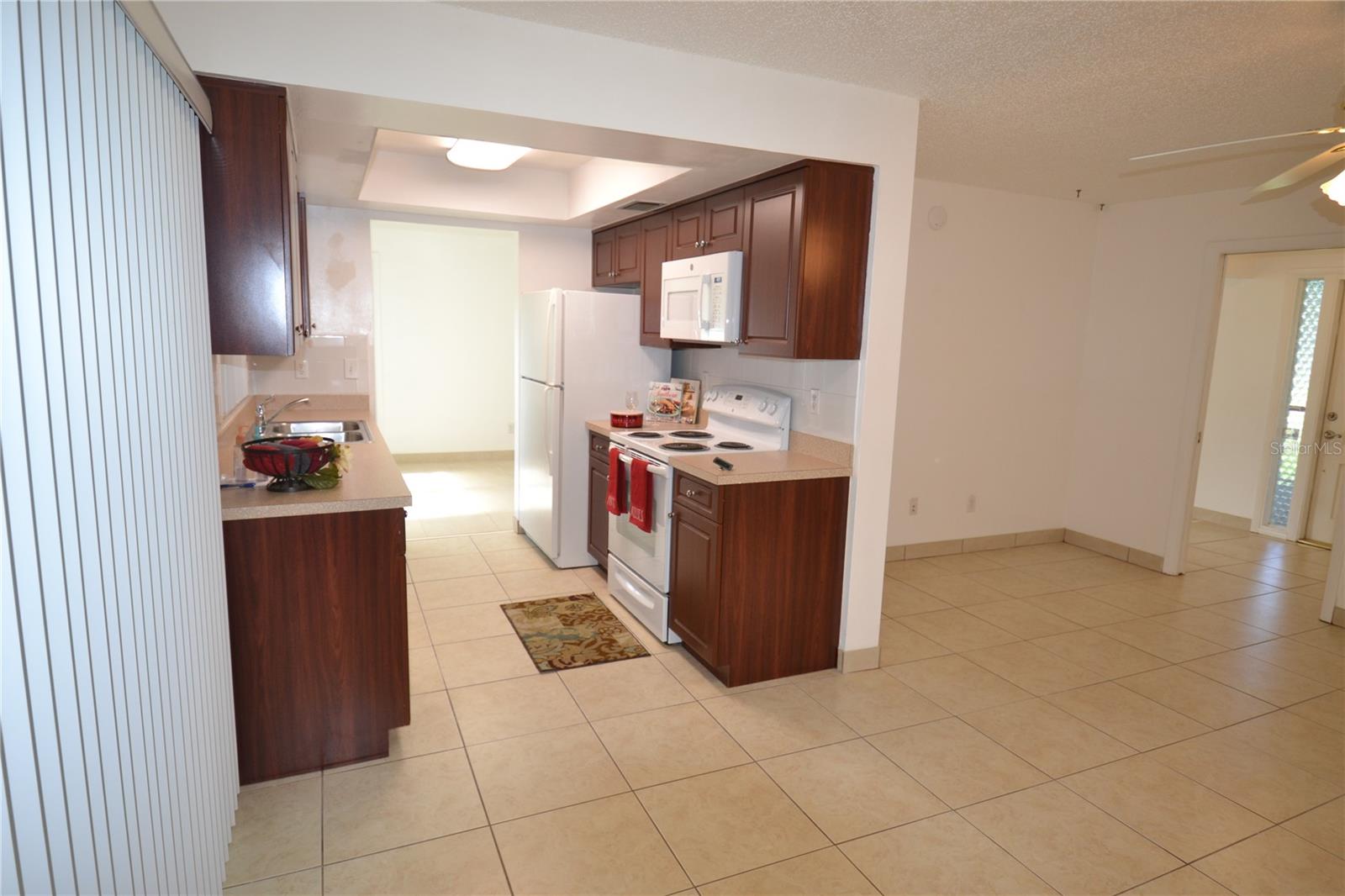 2357 White Oak Cir Property Photo 5
