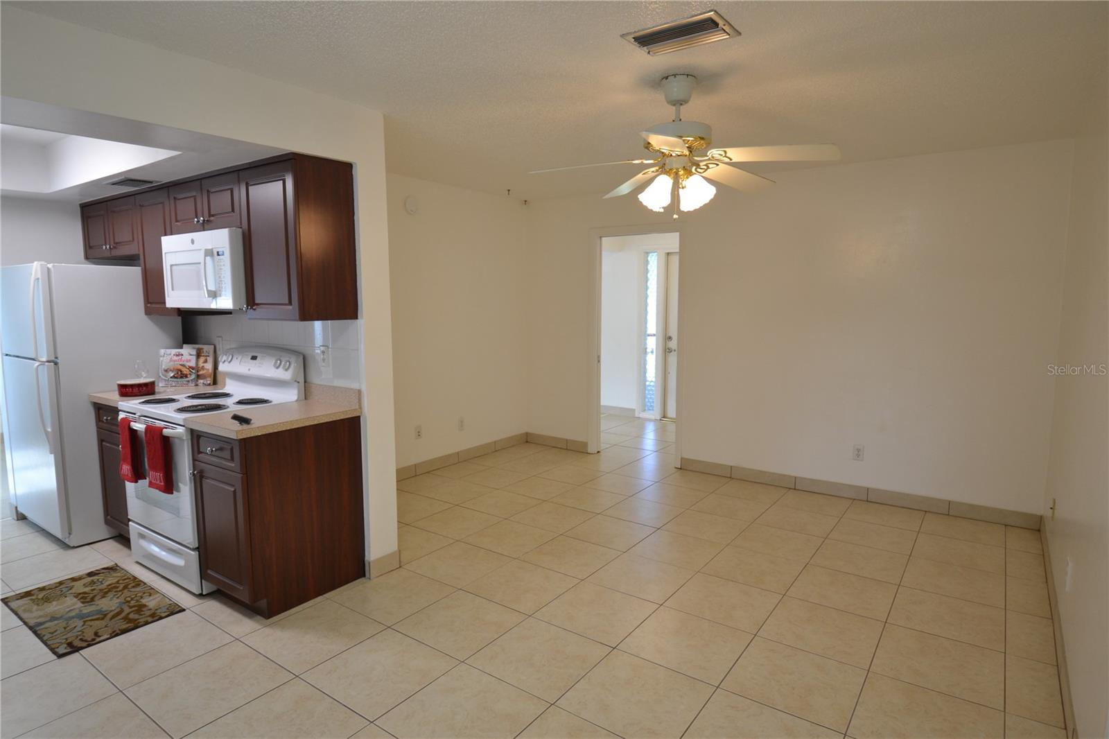 2357 White Oak Cir Property Photo 6
