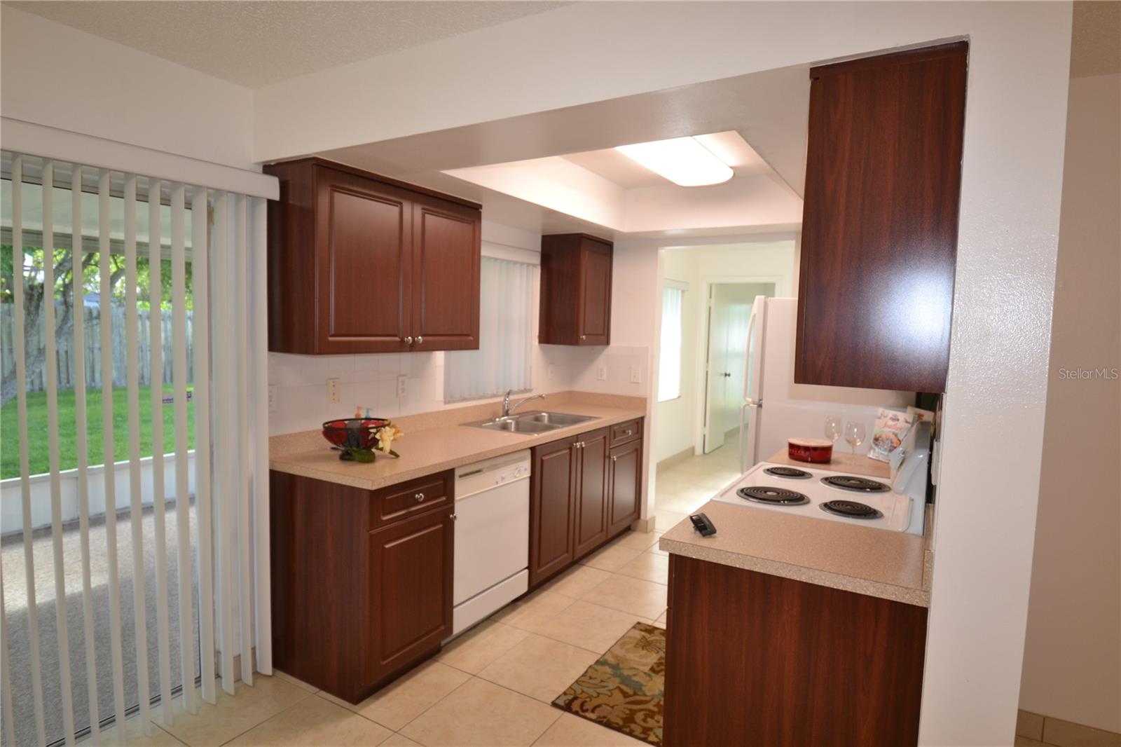 2357 White Oak Cir Property Photo 7