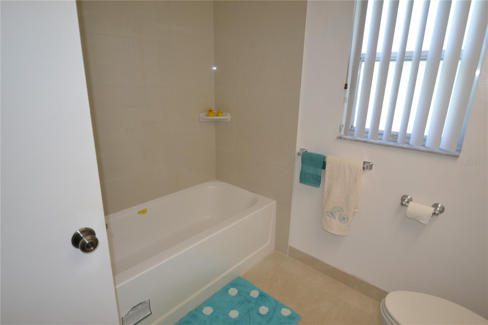 2357 White Oak Cir Property Photo 11