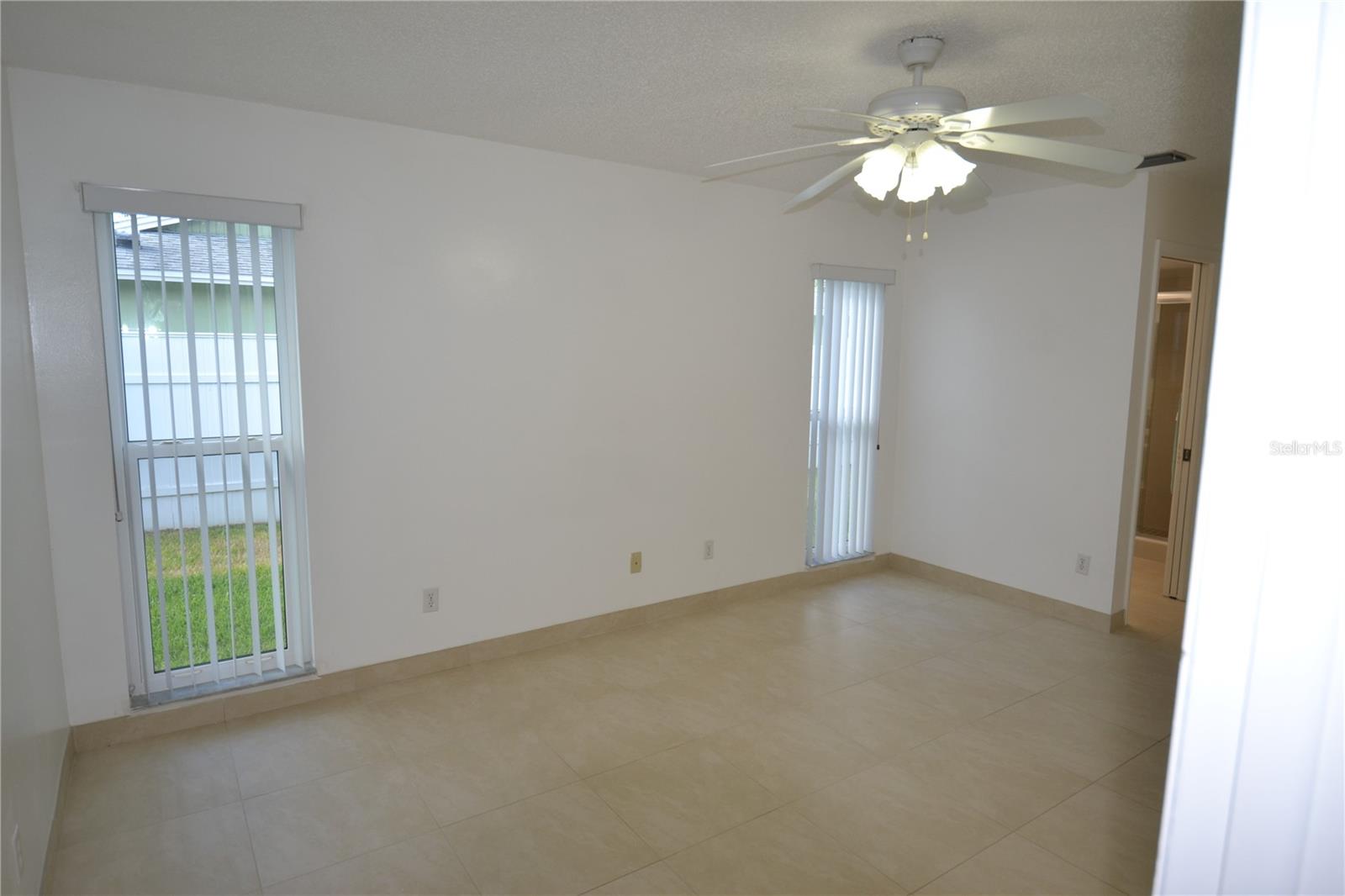 2357 White Oak Cir Property Photo 16