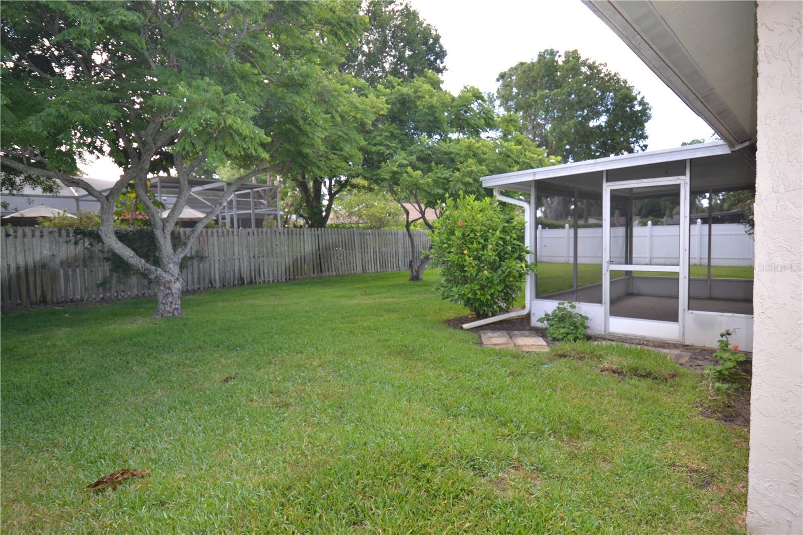 2357 White Oak Cir Property Photo 34
