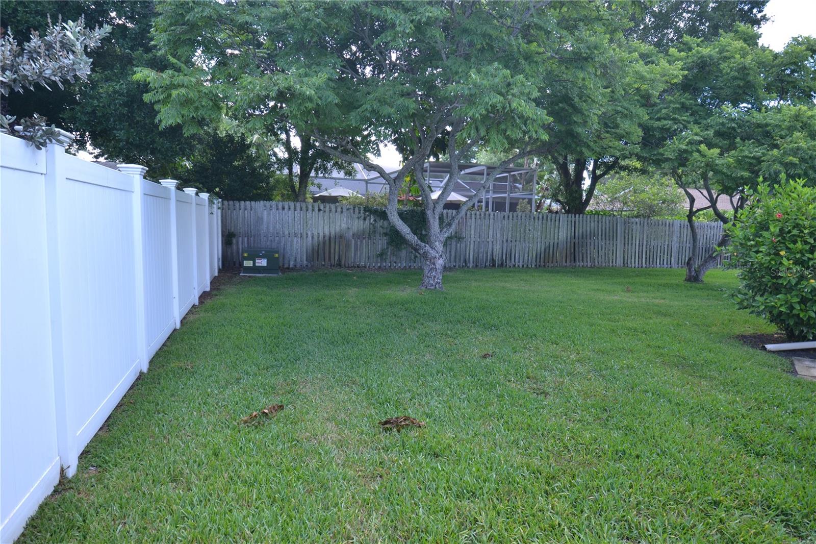2357 White Oak Cir Property Photo 35