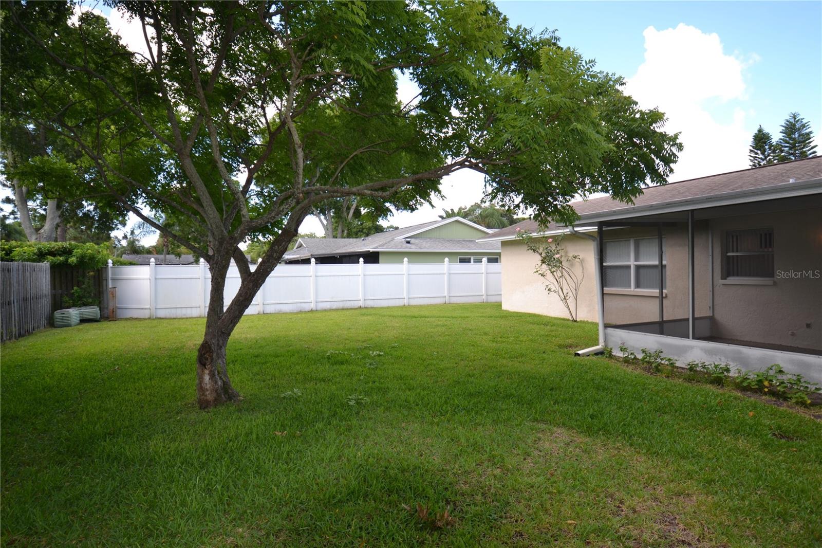 2357 White Oak Cir Property Photo 37