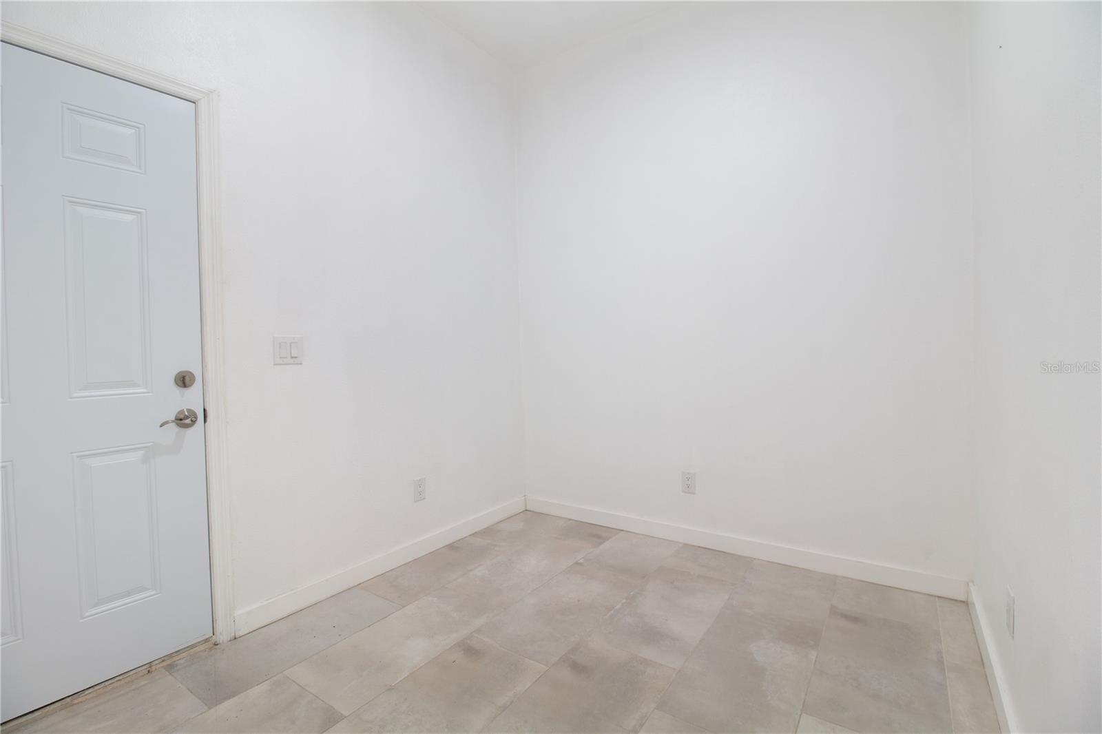 8920 N Newport Ave Property Photo 37