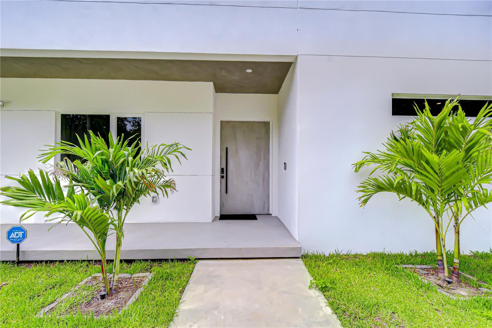 6805 New York Dr Property Photo 2