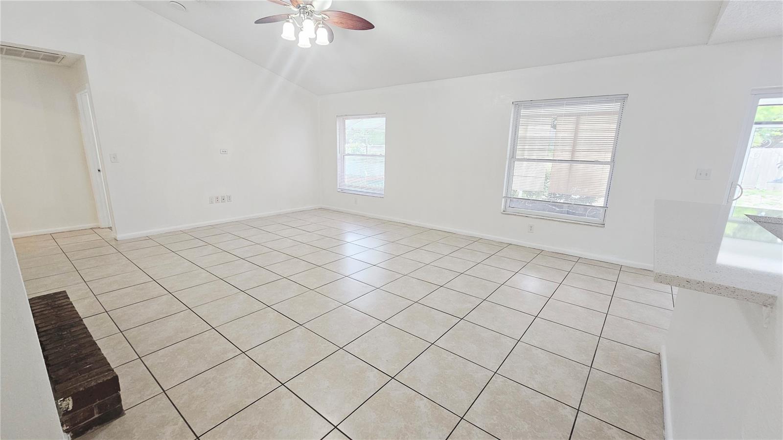 11318 Palomar St Property Photo 7