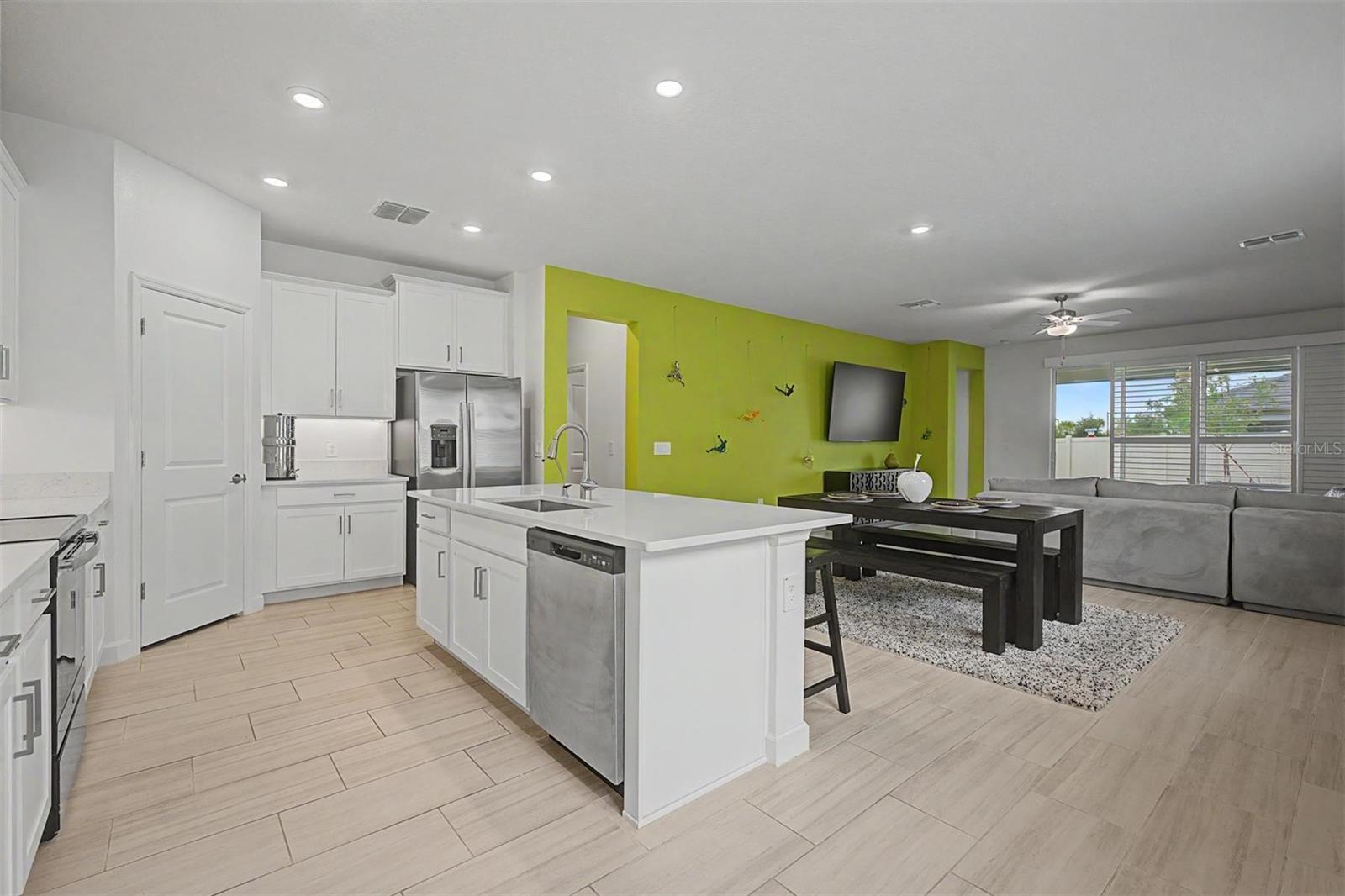 10733 Tupper Cay Dr Property Photo 4