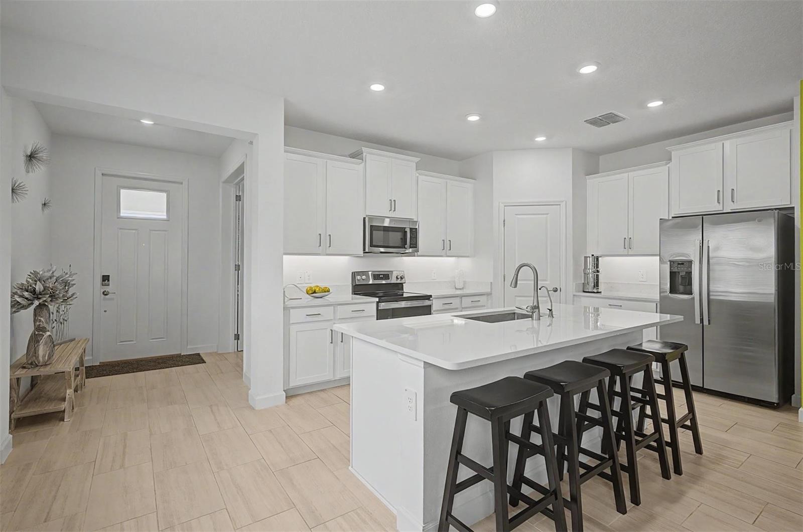 10733 Tupper Cay Dr Property Photo 6