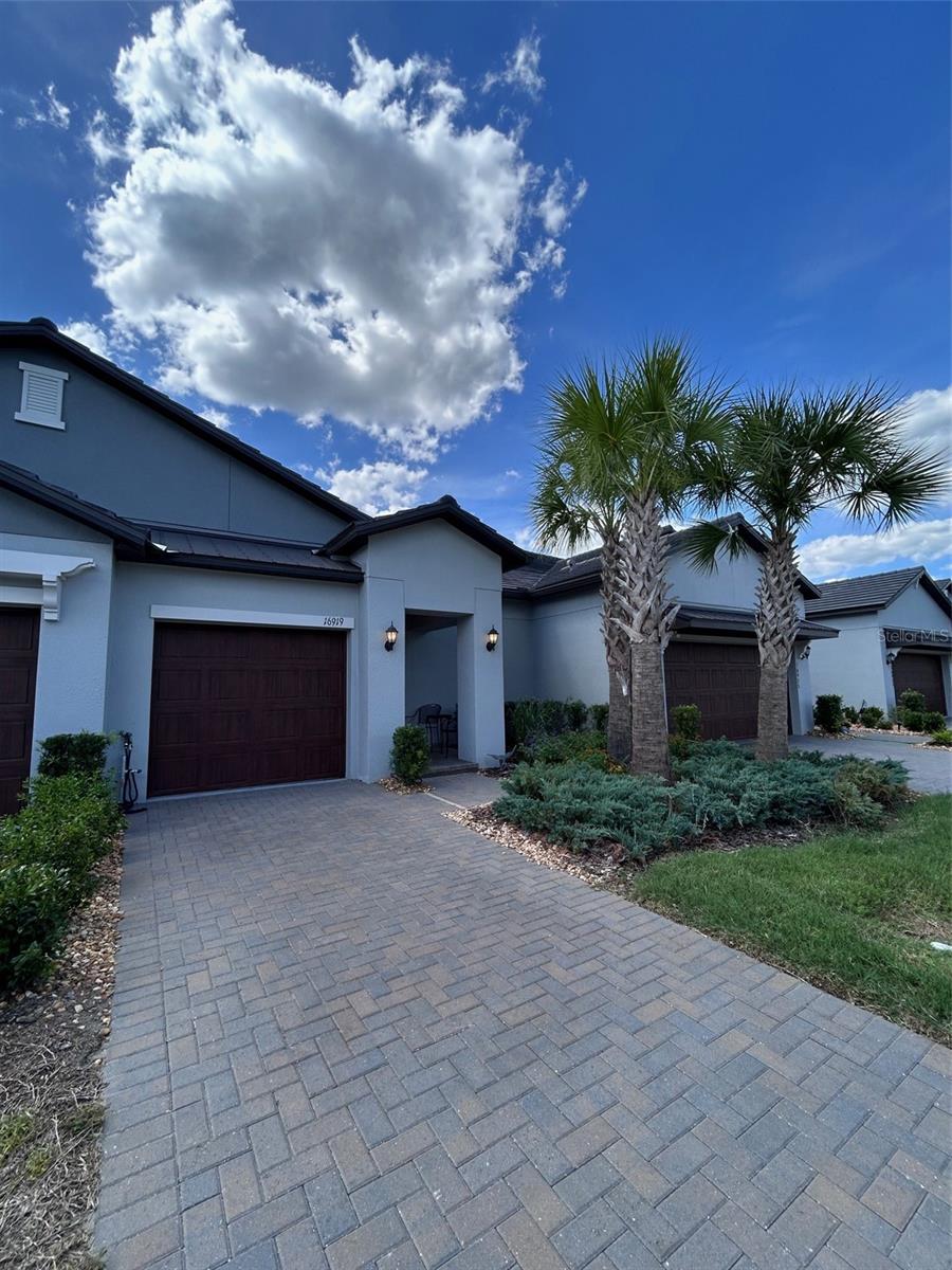 16919 Forge Surf St Property Photo 2