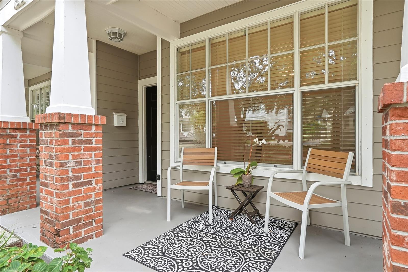 809 S Oregon Ave #b Property Photo 1