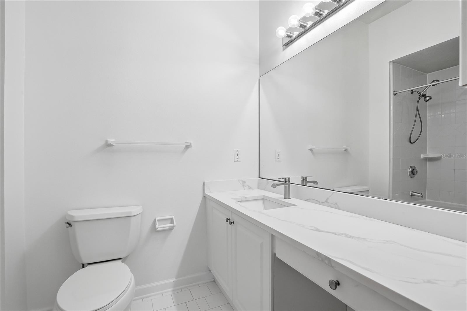 809 S Oregon Ave #b Property Photo 19