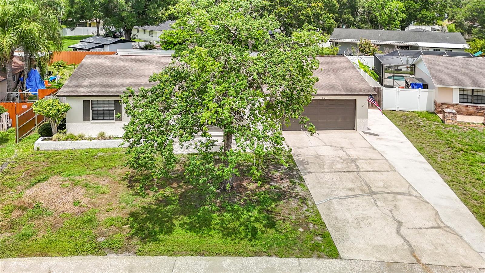 4321 Foxglen Ln Property Photo 4