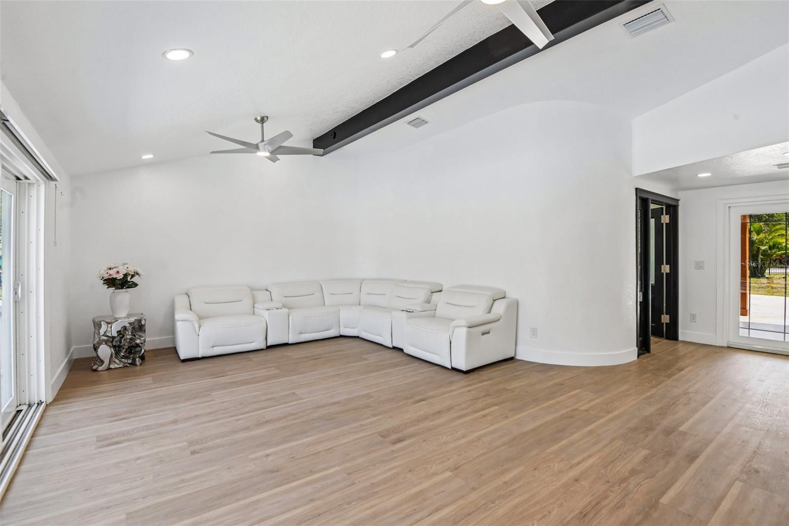 11295 131st St Property Photo 6