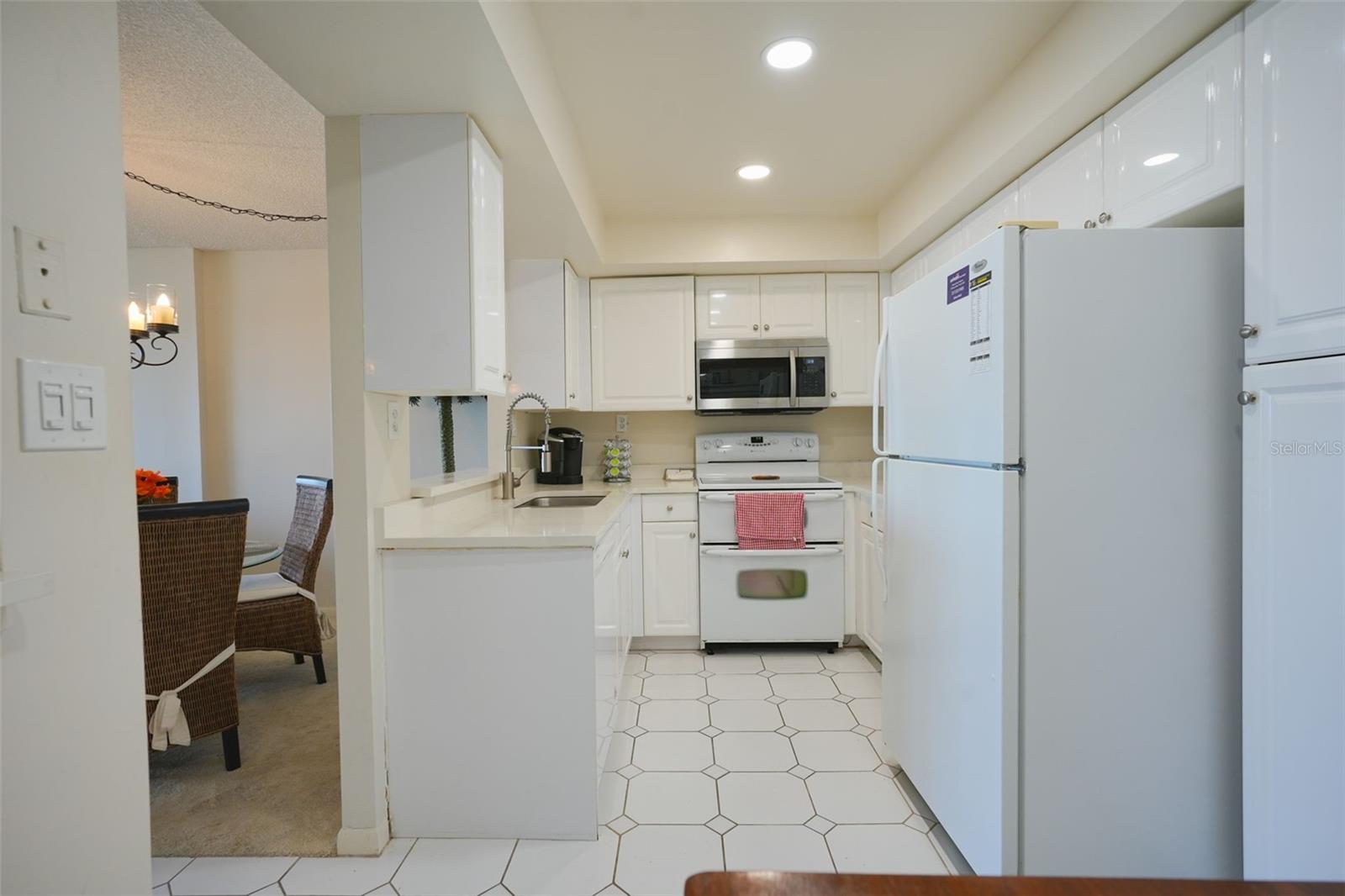 400 Island Way #1004 Property Photo 21