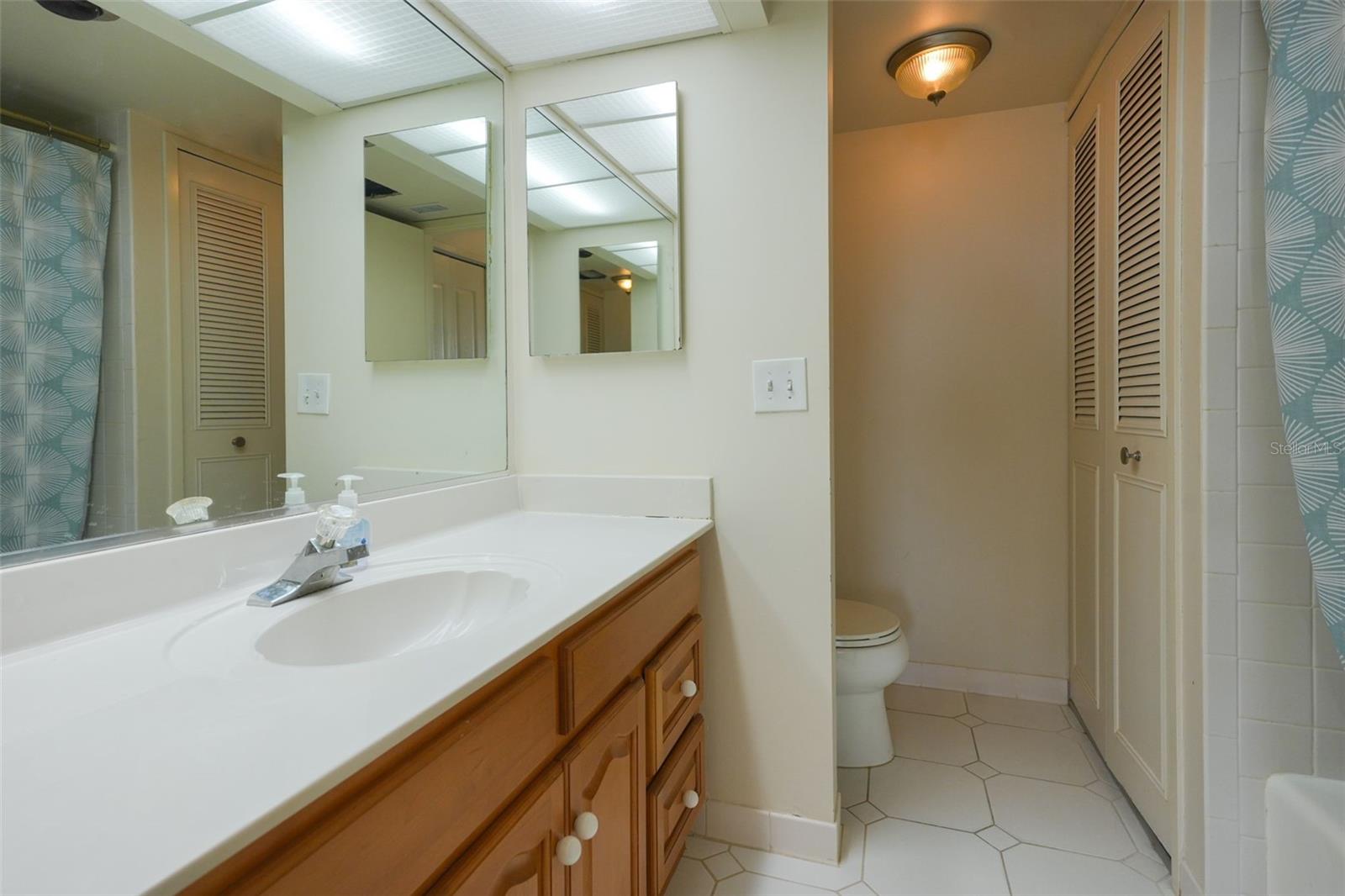 400 Island Way #1004 Property Photo 43