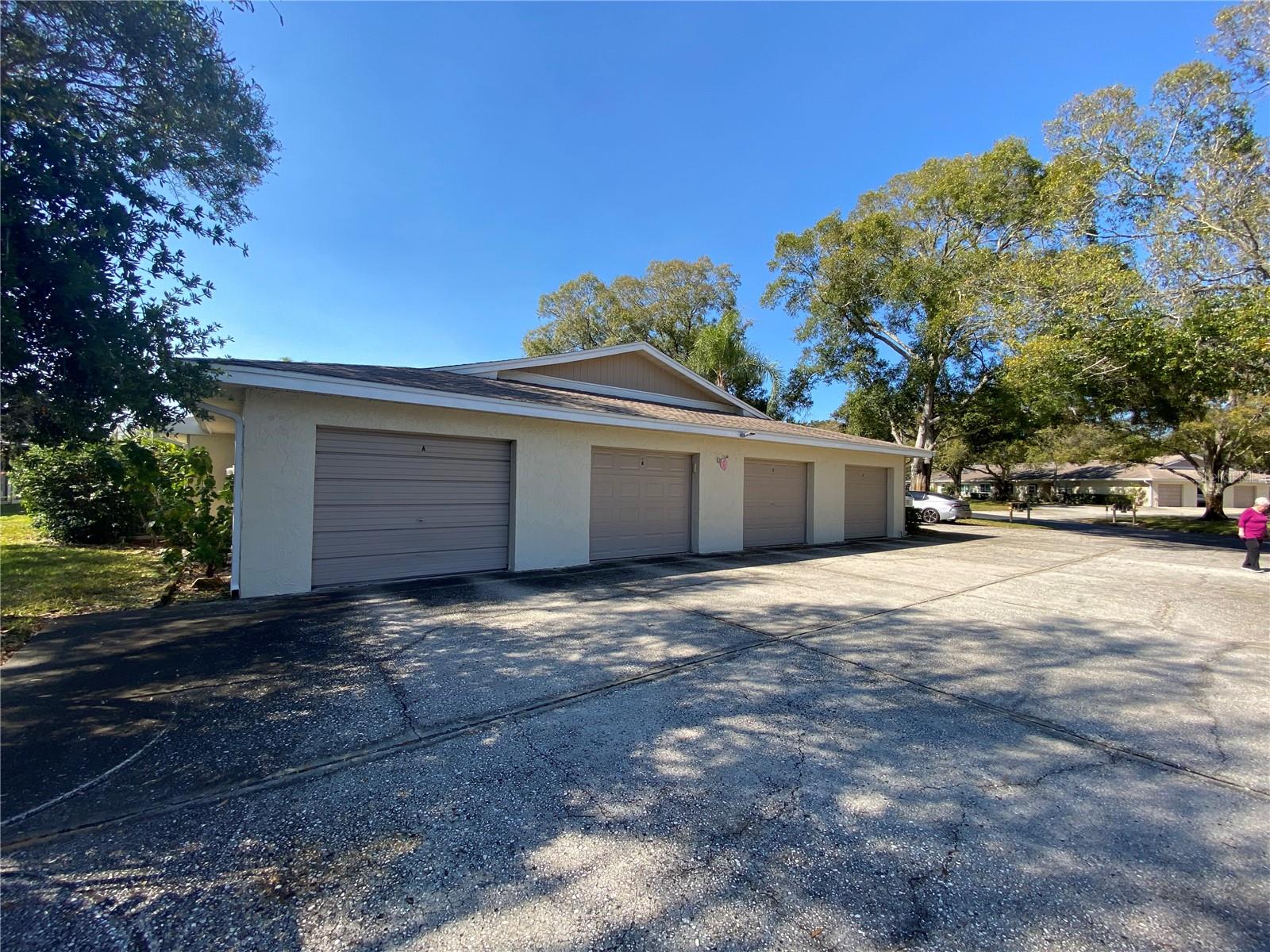 1059 Dunrobin Dr #b Property Photo 2