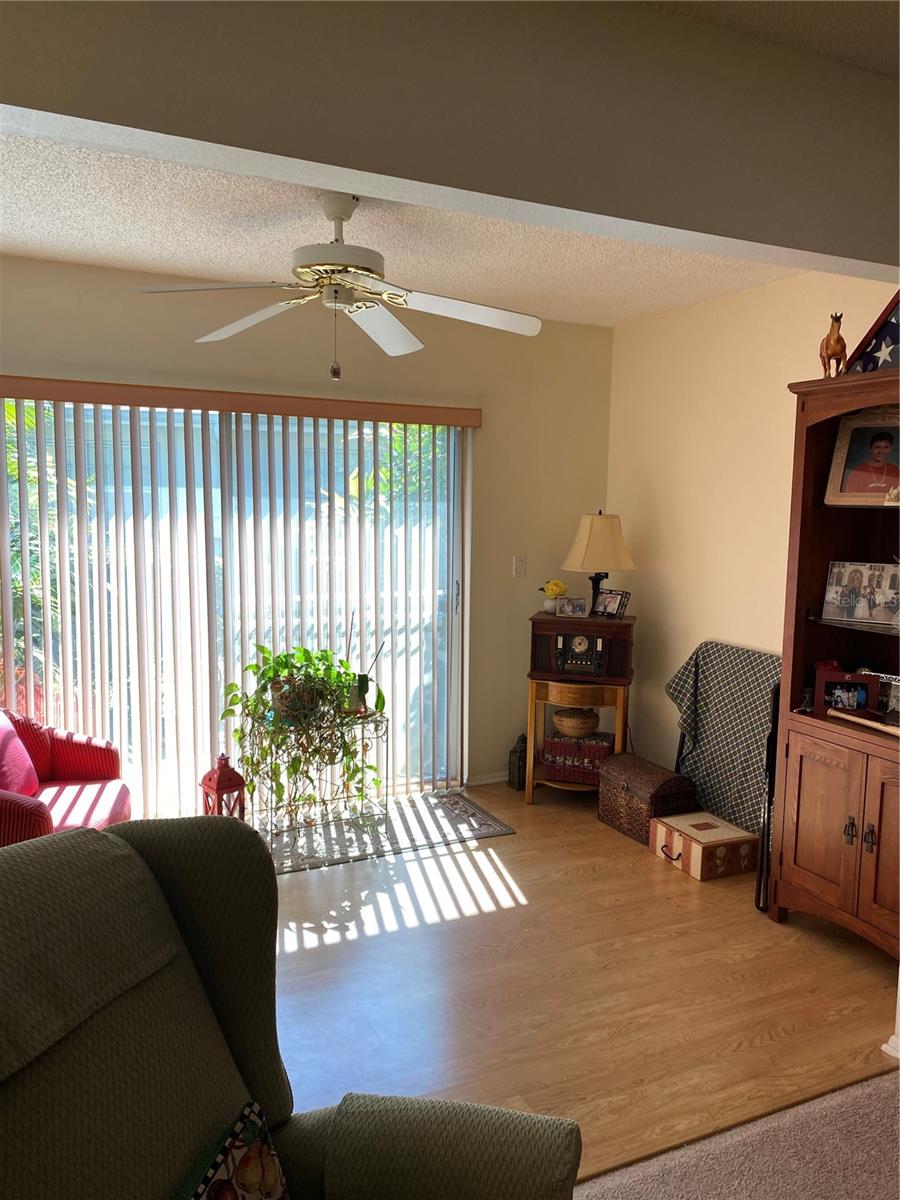 1059 Dunrobin Dr #b Property Photo 8