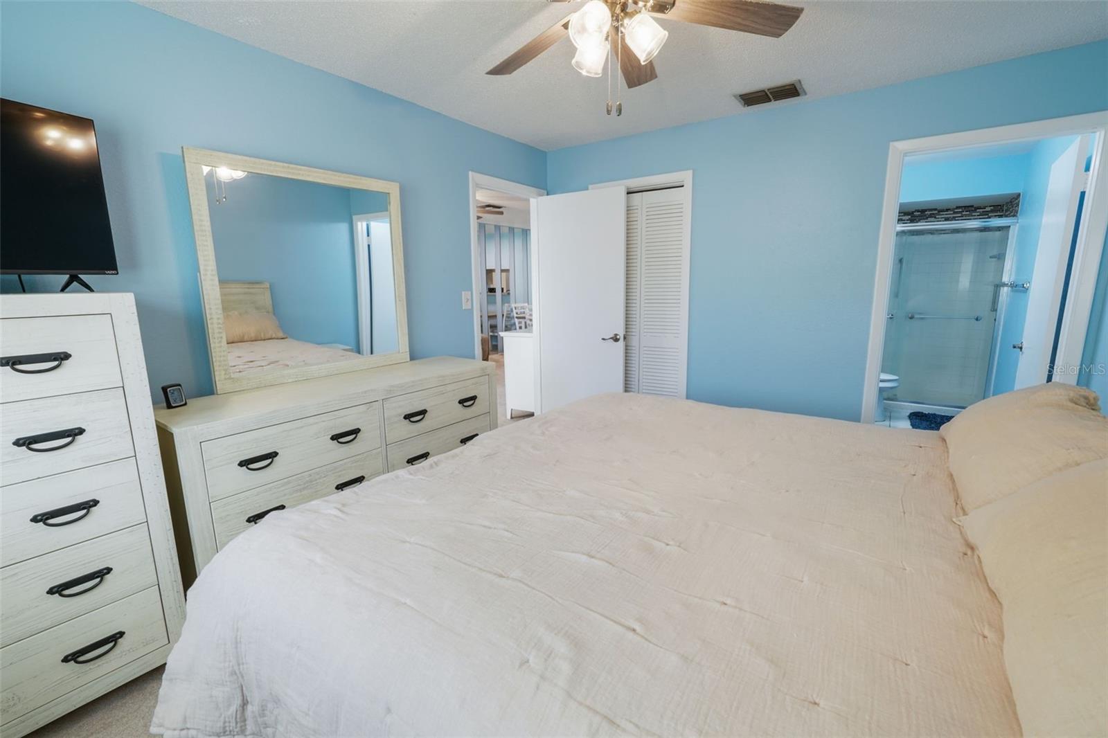 2465 Northside Dr #102 Property Photo 14