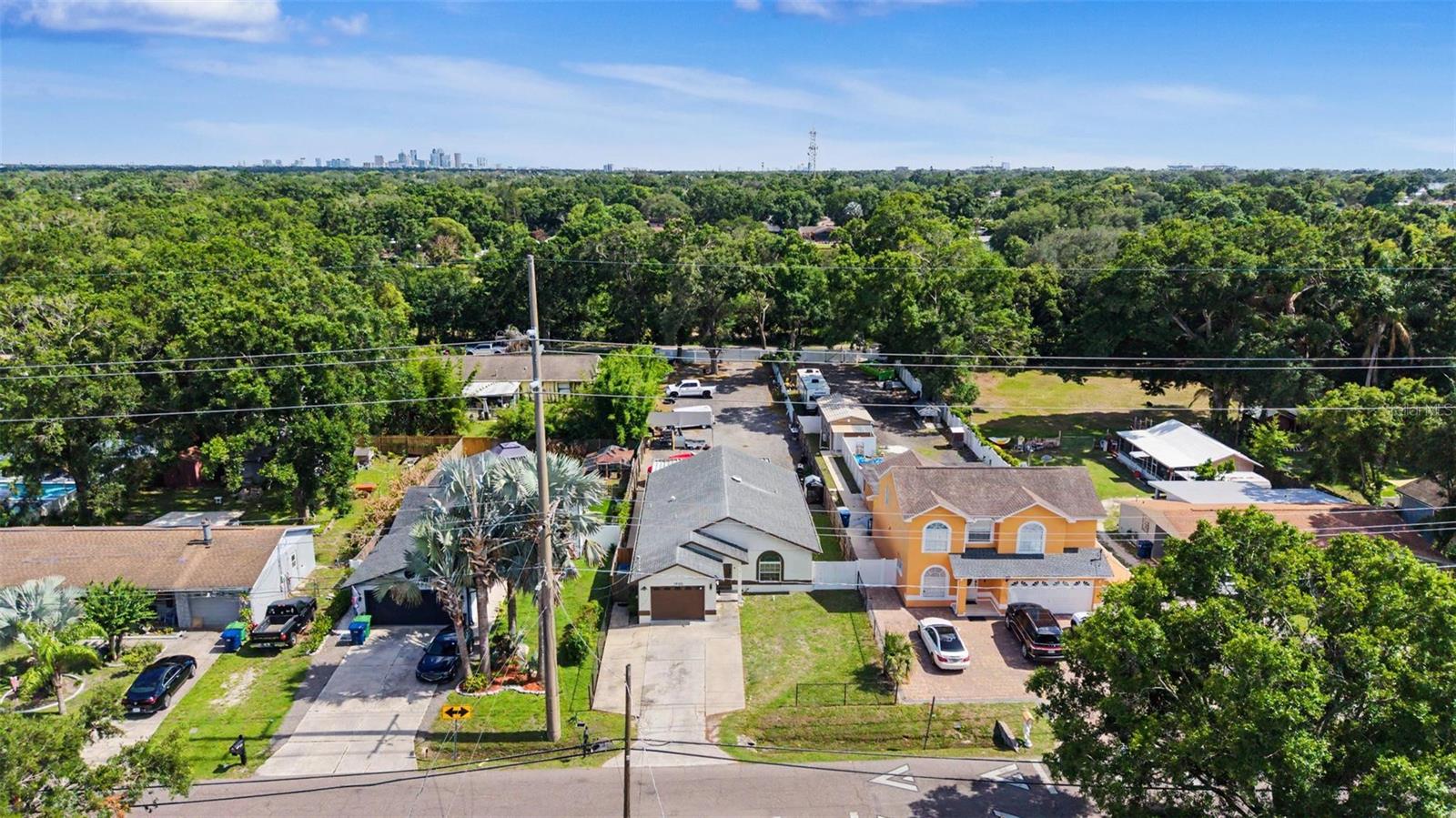 1900 W KIRBY ST