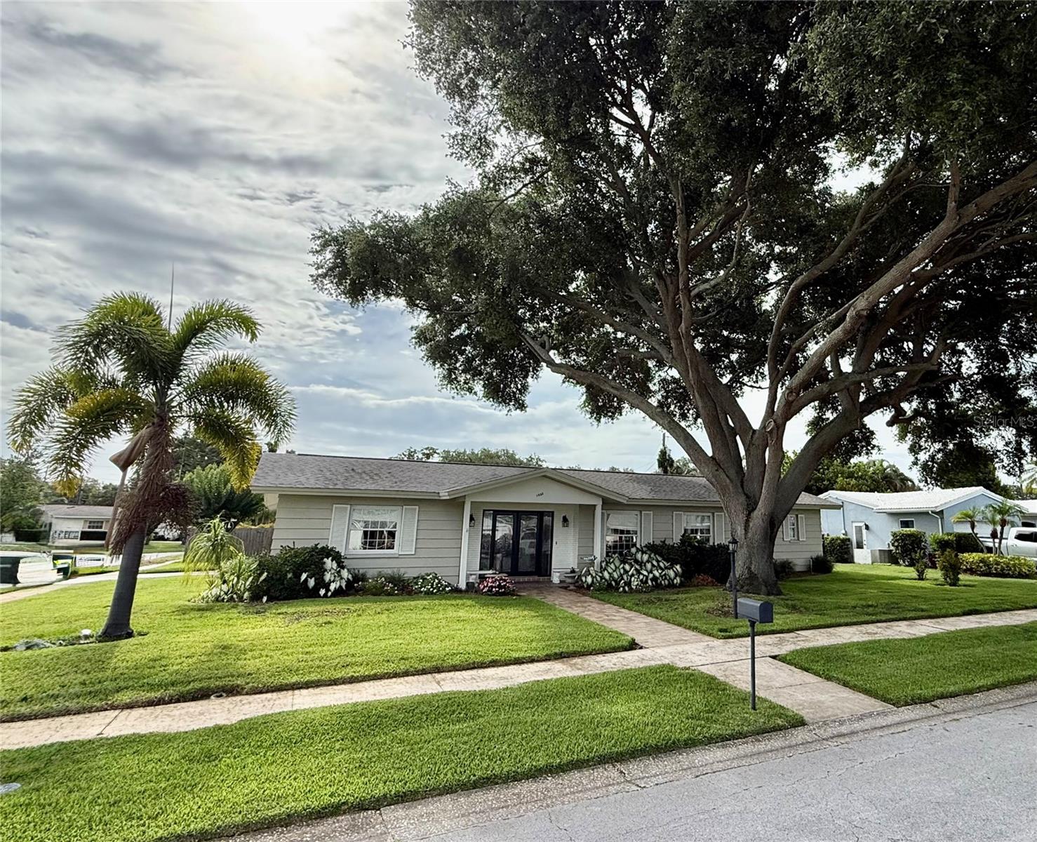 1853 PARADISE LN