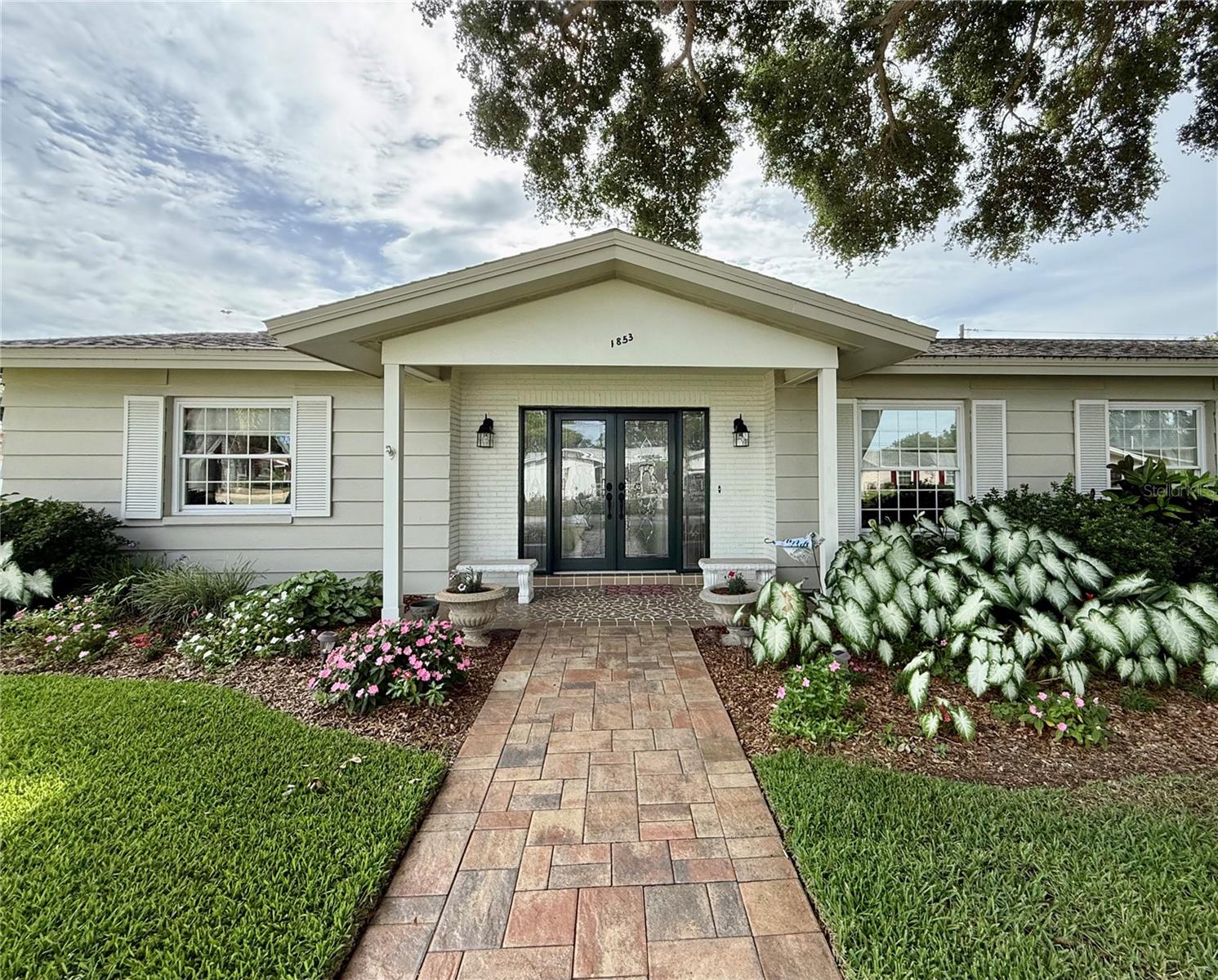 1853 Paradise Ln Property Photo 3