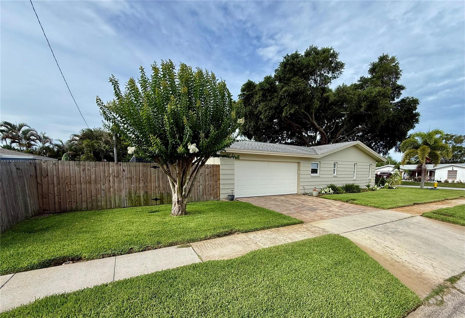 1853 Paradise Ln Property Photo 4