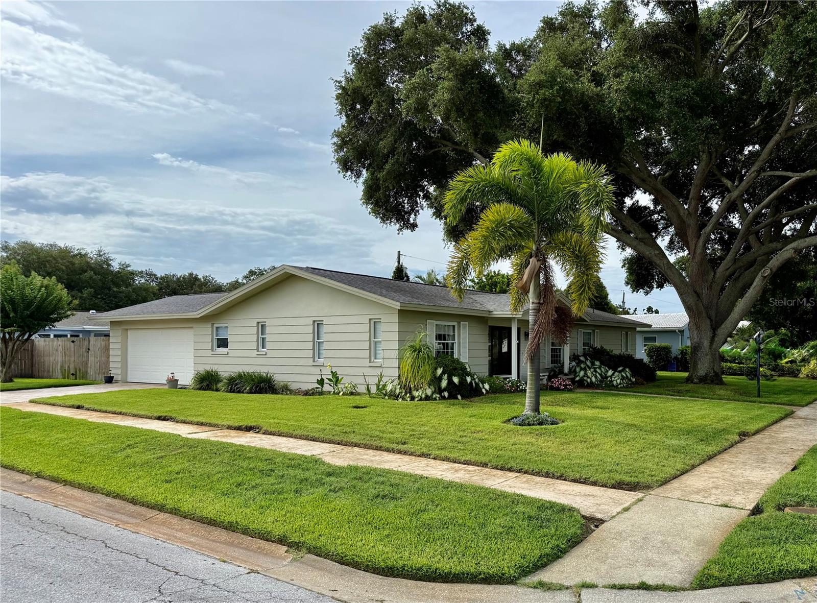 1853 Paradise Ln Property Photo 5