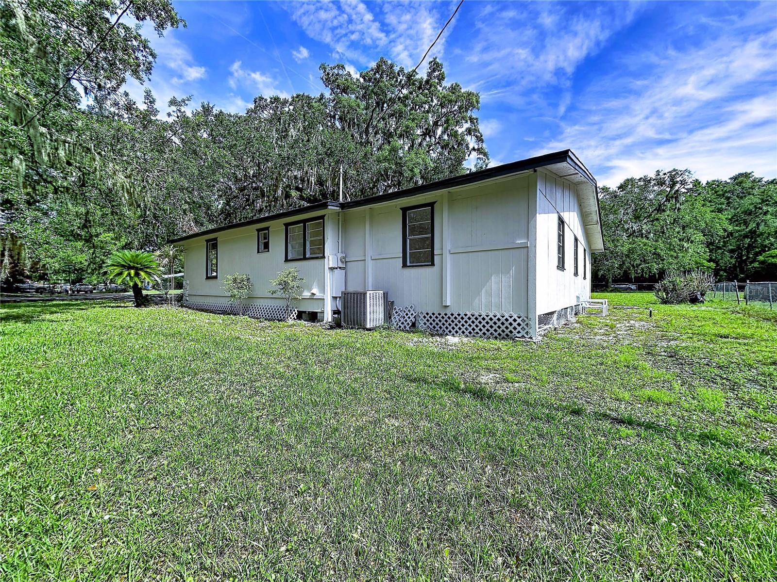 524 East Ave Property Photo 9