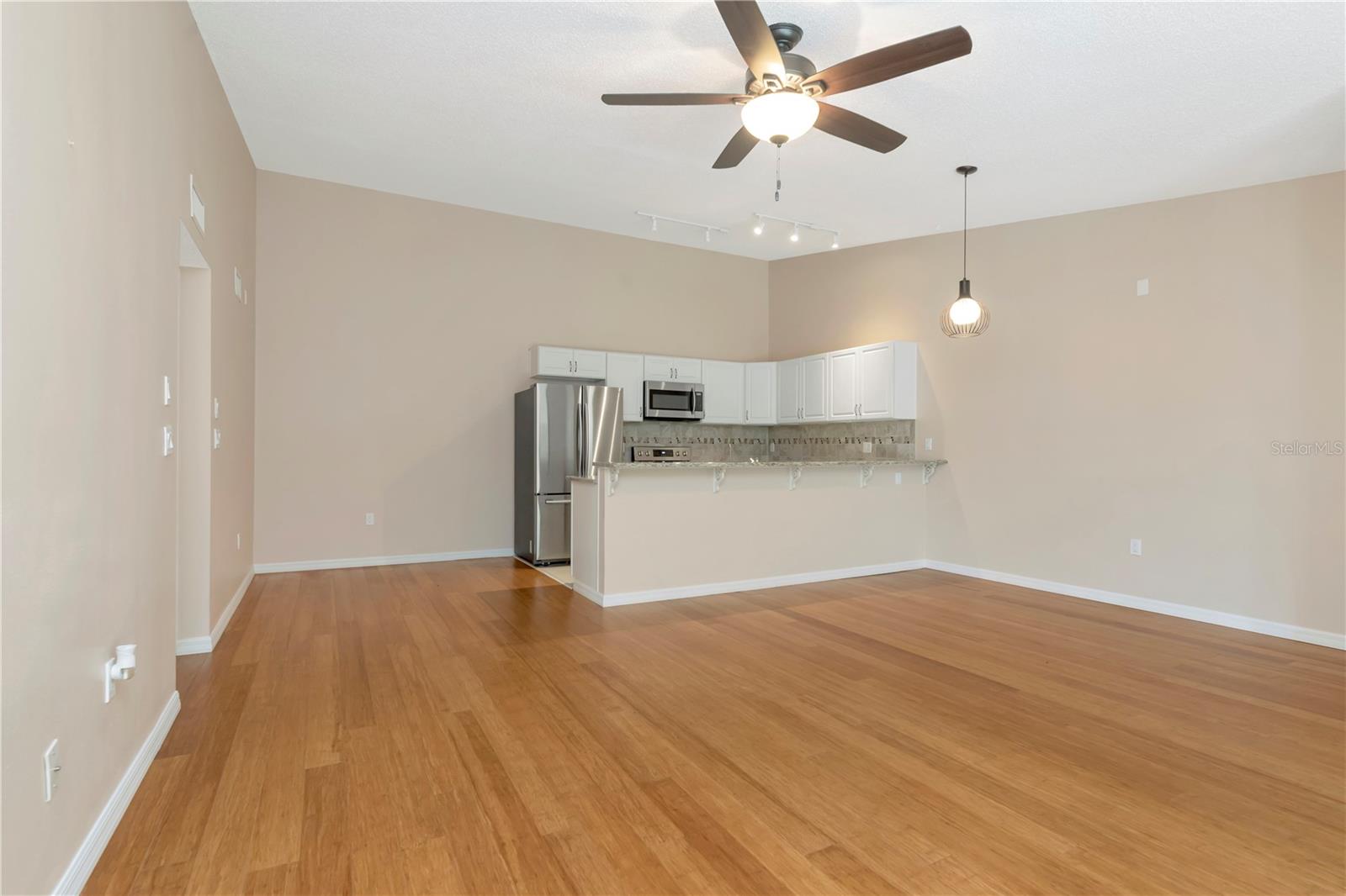 3367 Crystal Ct E #e Property Photo 3