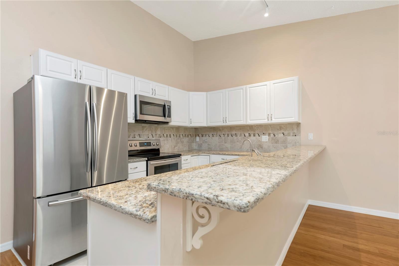 3367 Crystal Ct E #e Property Photo 7
