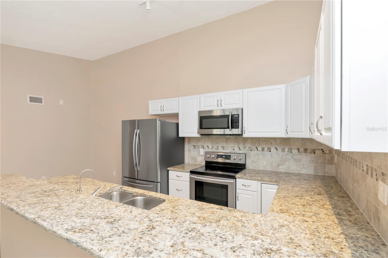 3367 Crystal Ct E #e Property Photo 9
