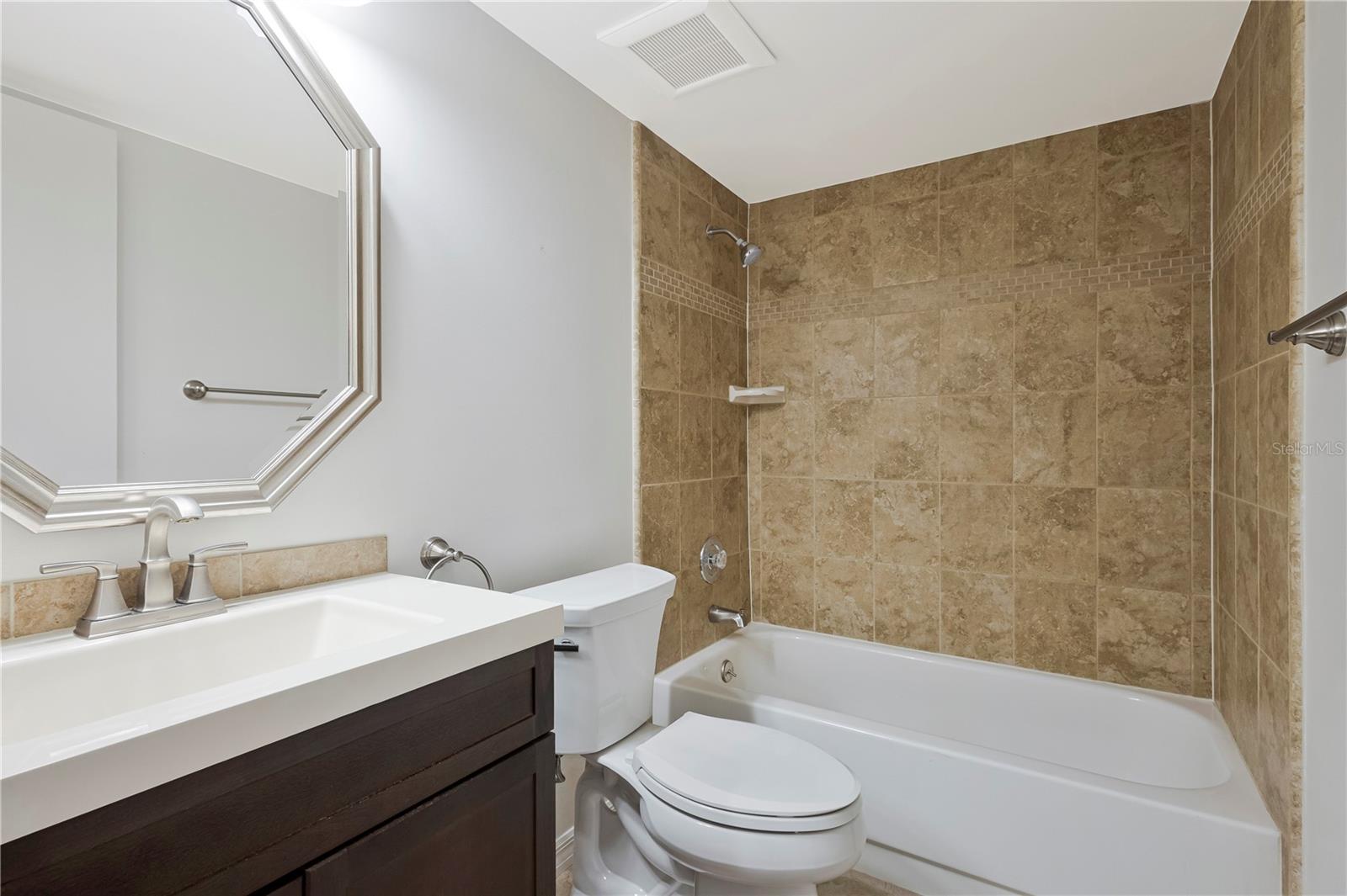 3367 Crystal Ct E #e Property Photo 18