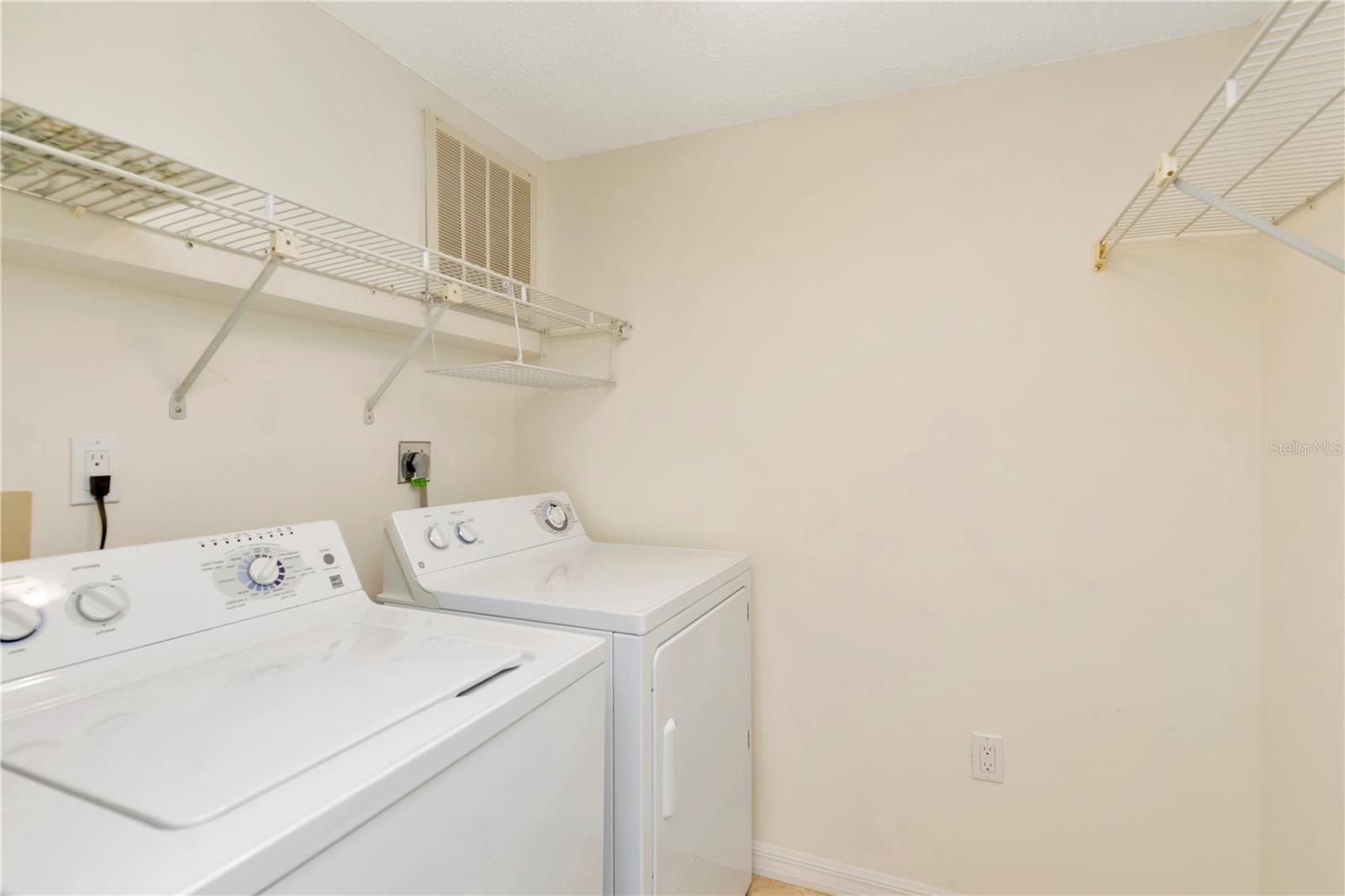 3367 Crystal Ct E #e Property Photo 19