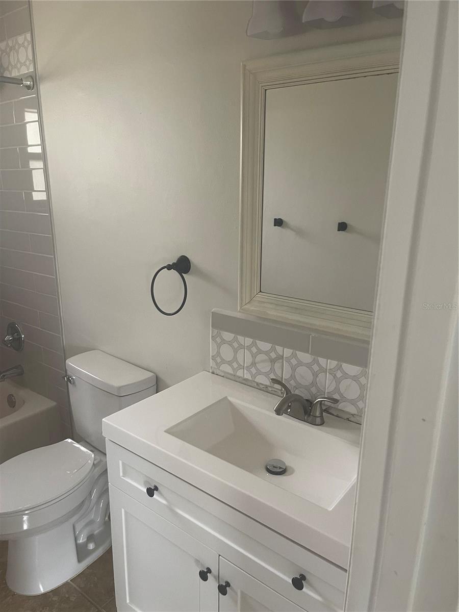 906 Essex Rd Property Photo 13