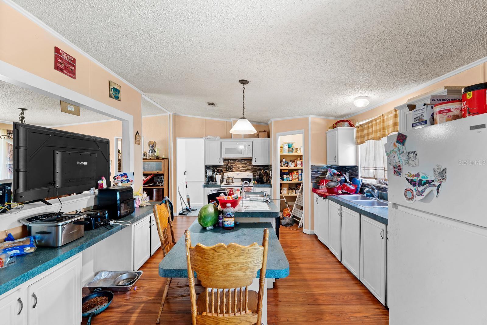 16143 Palacky St Property Photo 6