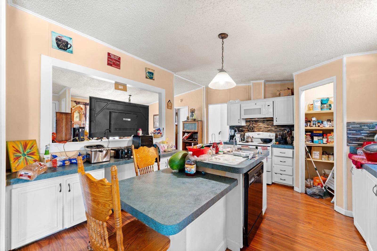 16143 Palacky St Property Photo 7
