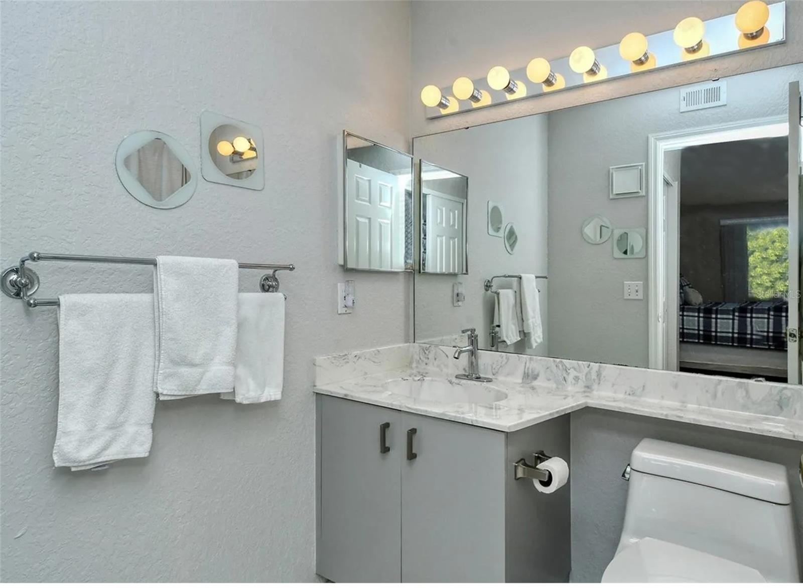 850 S Tamiami Trl #801 Property Photo 11