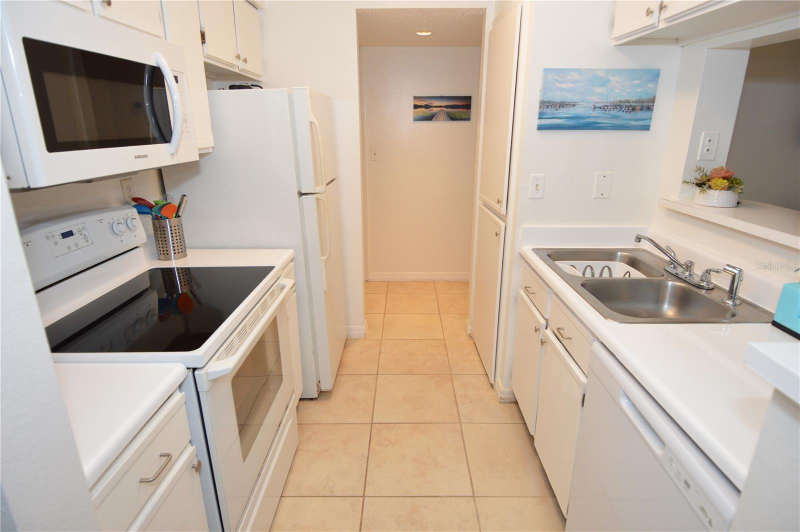 8625 Mallard Reserve Dr #101 Property Photo 6