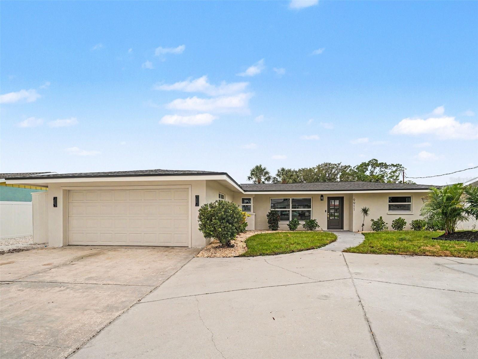 9911 Royal Palm Dr Property Photo 1